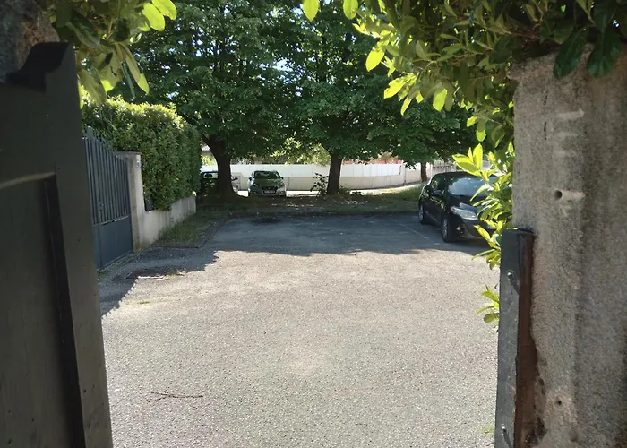 Avez Mezzanine Et Petit Jardin Apartament
